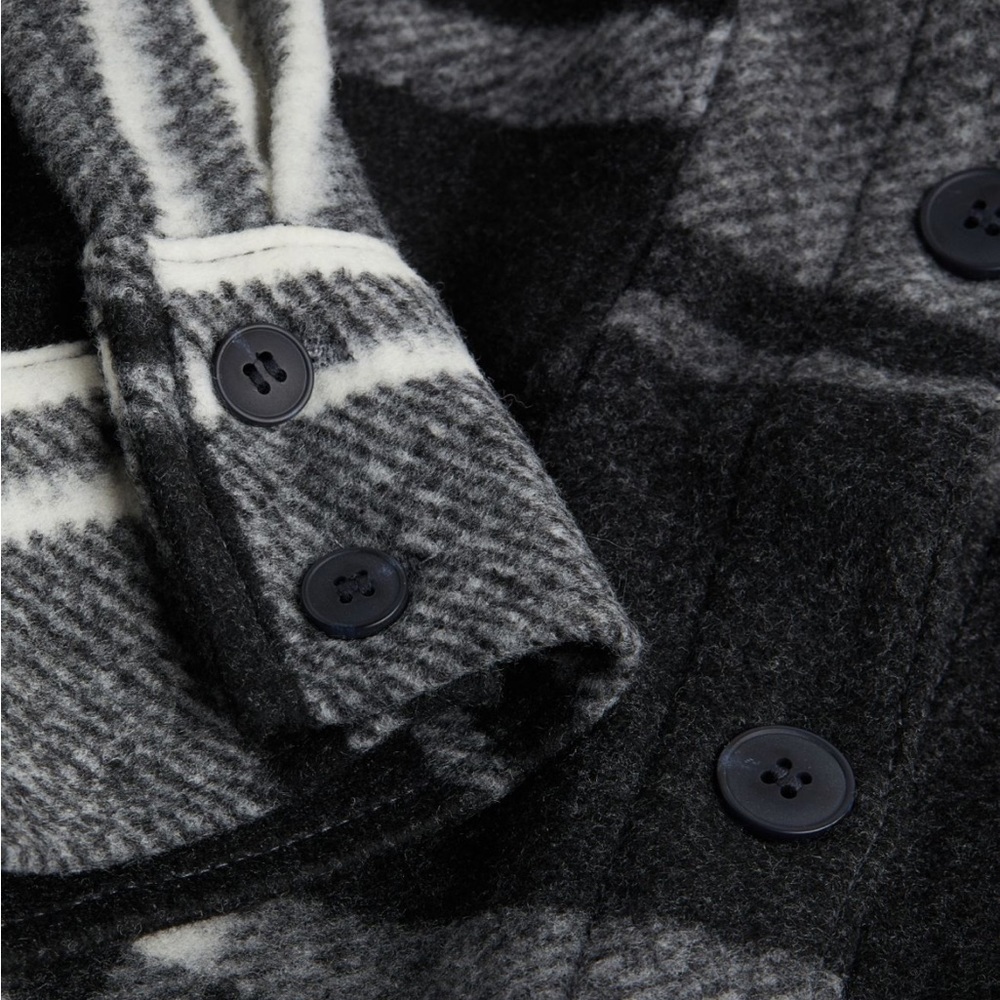 H&M plaid shacket 🖤 - Picture 5 of 5